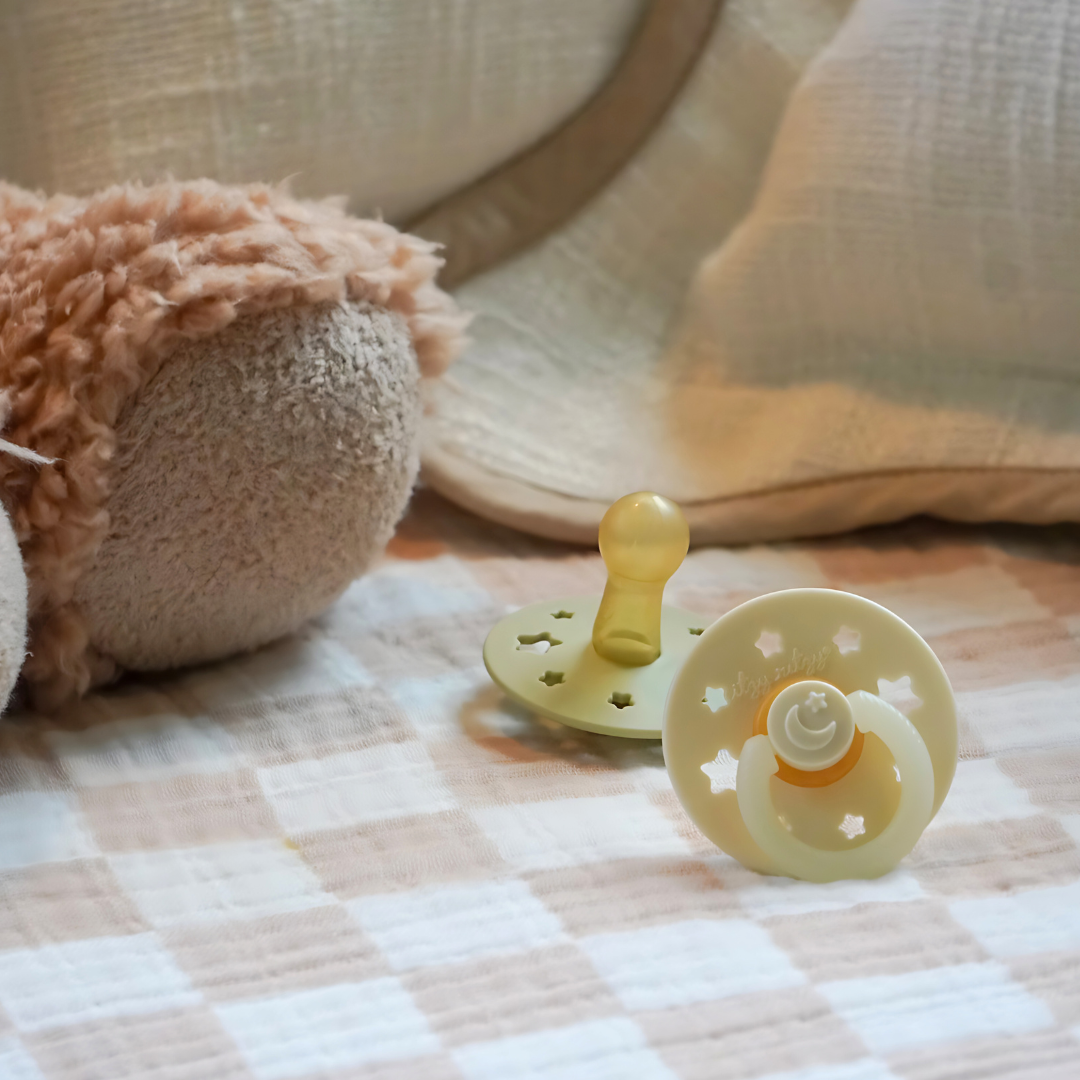Itzy SootherTM Glow in the Dark Natural Rubber Pacifier – 6-18M - Image 10