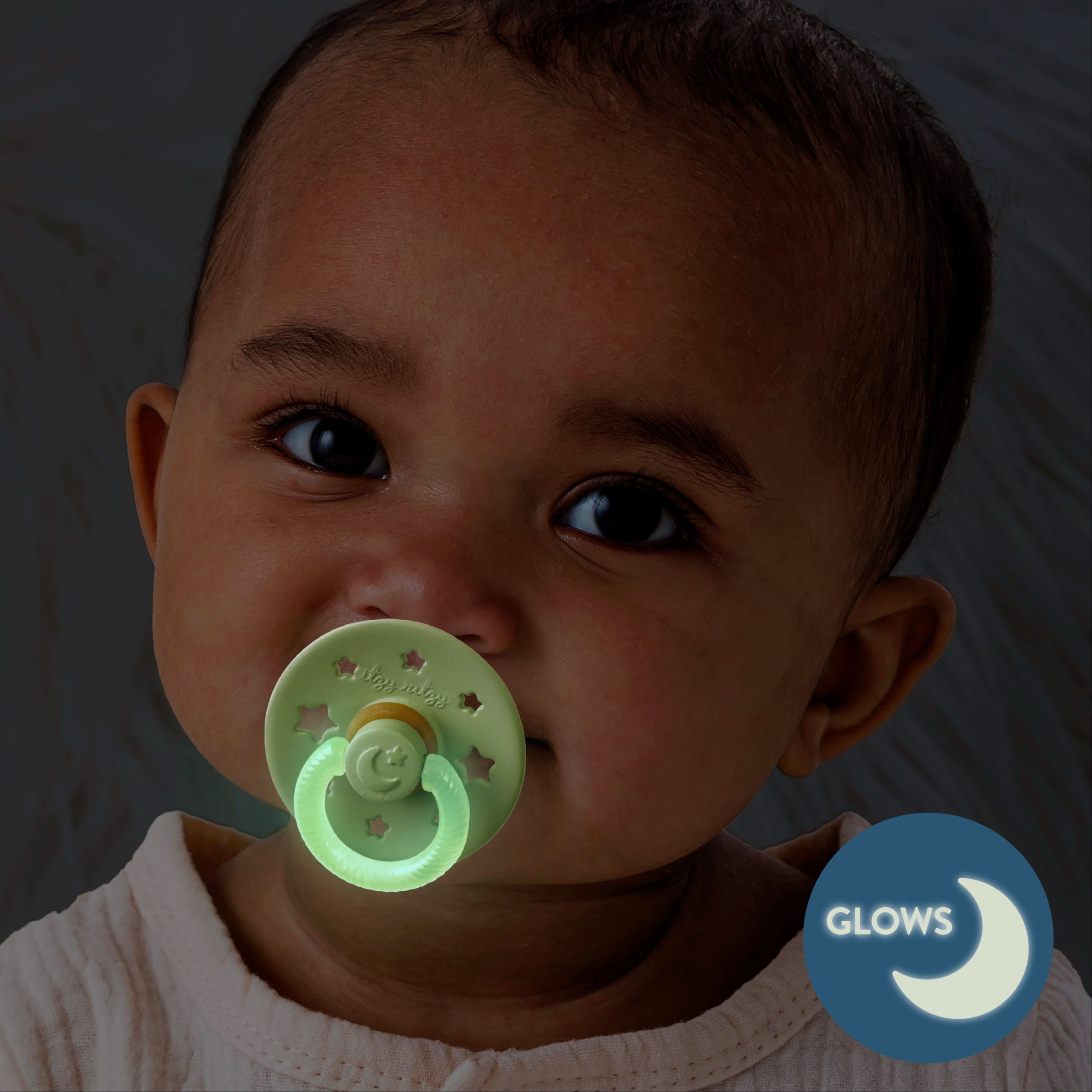 Itzy SootherTM Glow in the Dark Natural Rubber Pacifier – 0-6M - Image 2