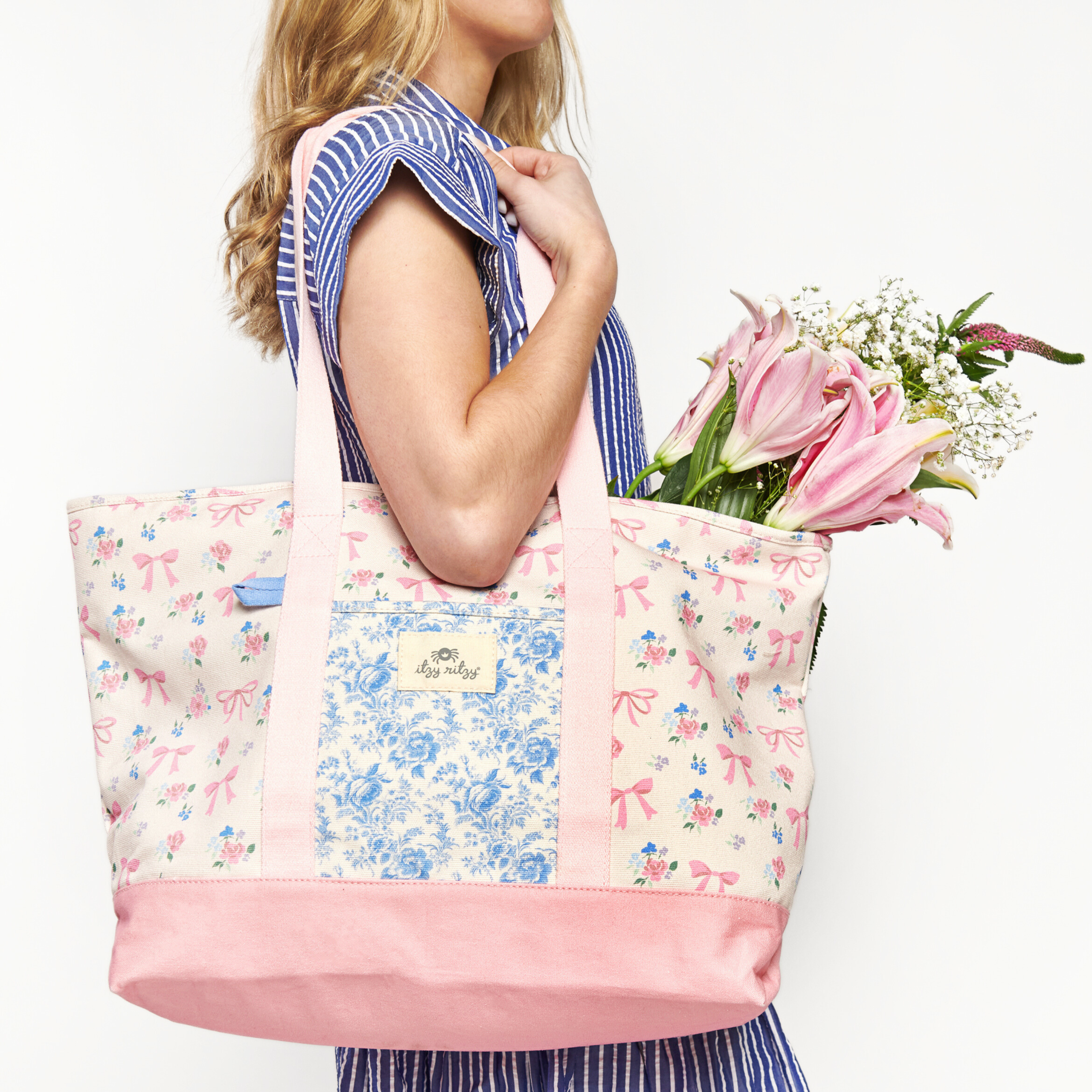 Itzy ExplorerTM Canvas Mom Tote - Image 2